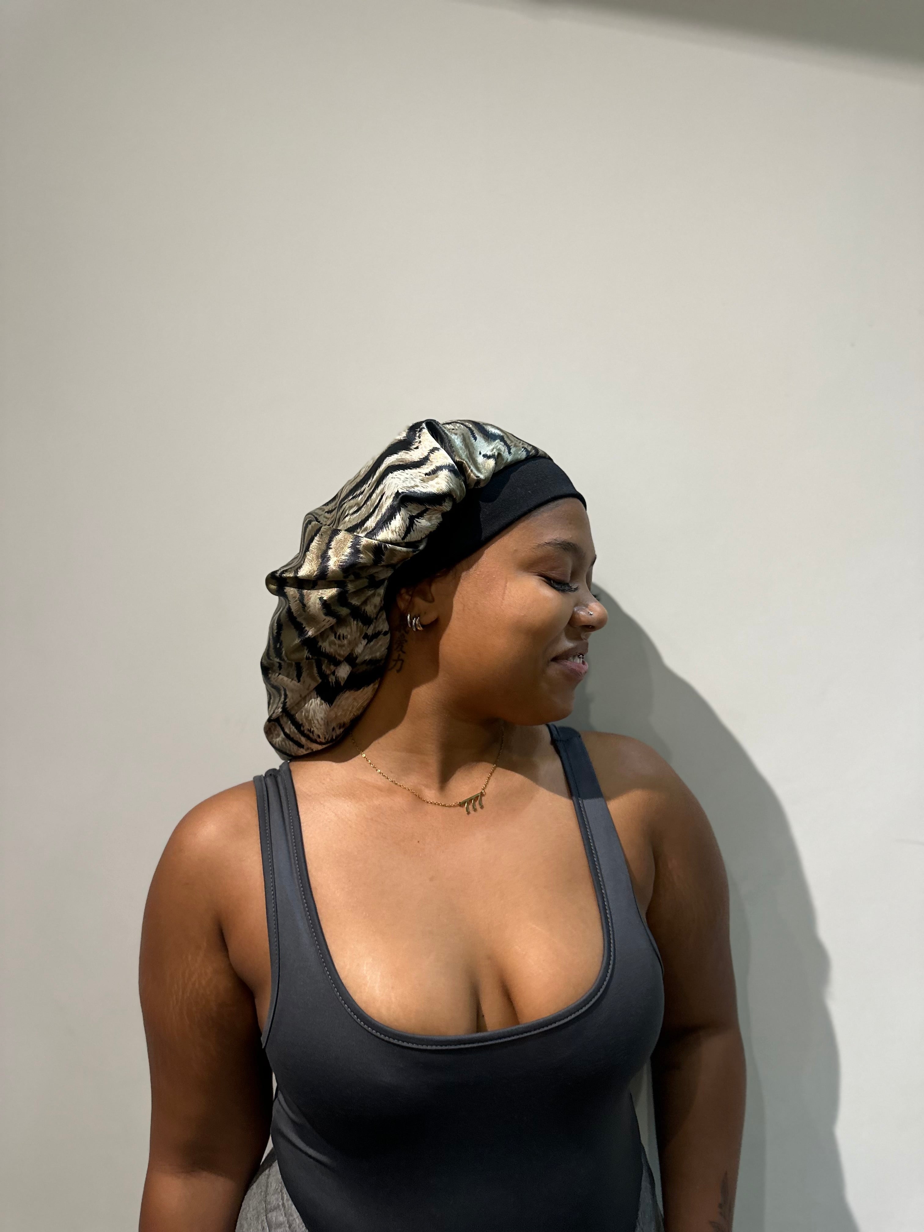 The mimi silky bonnet in leopard print gold and black