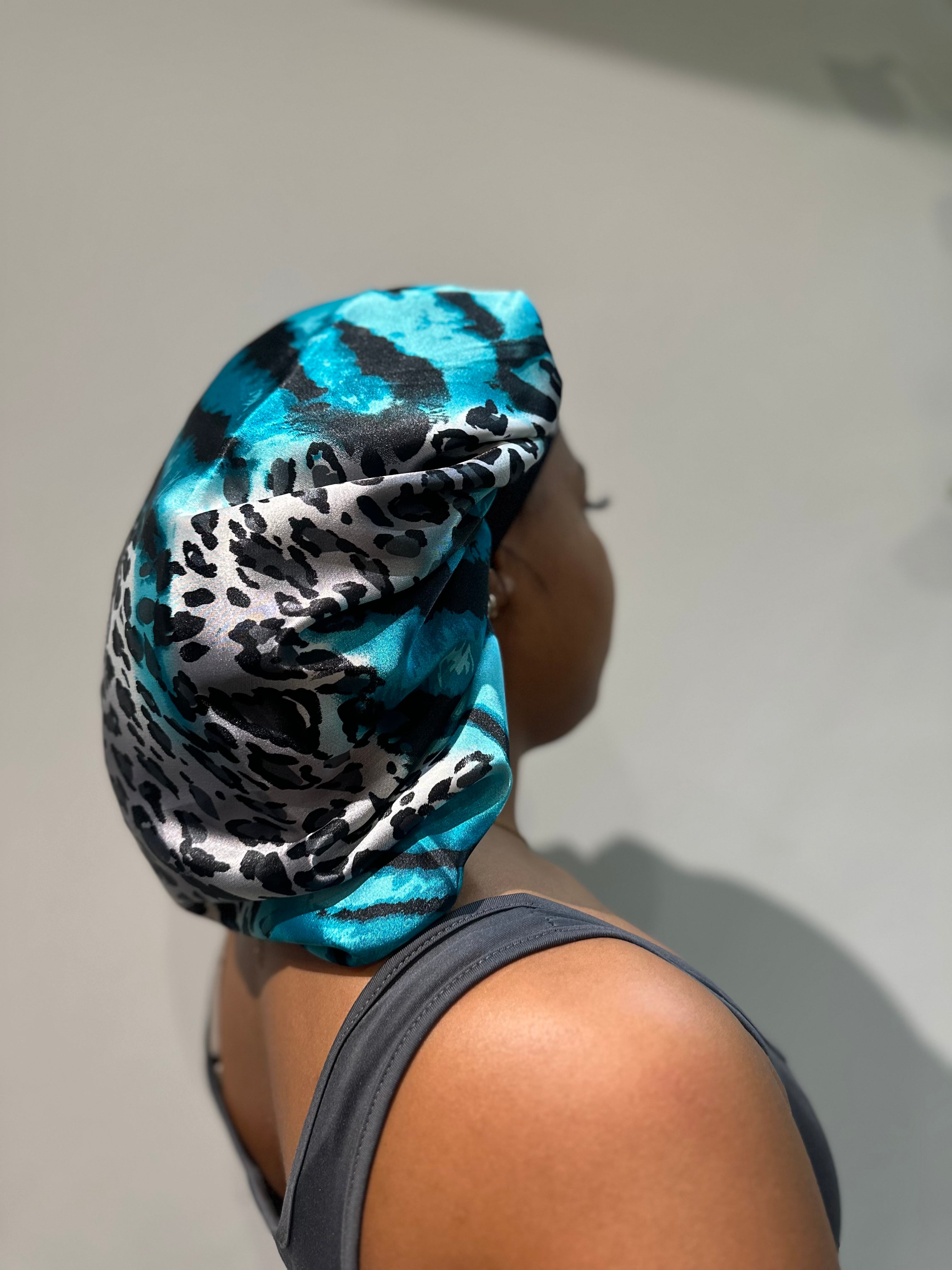 The mimi silky bonnet in blue black animal print