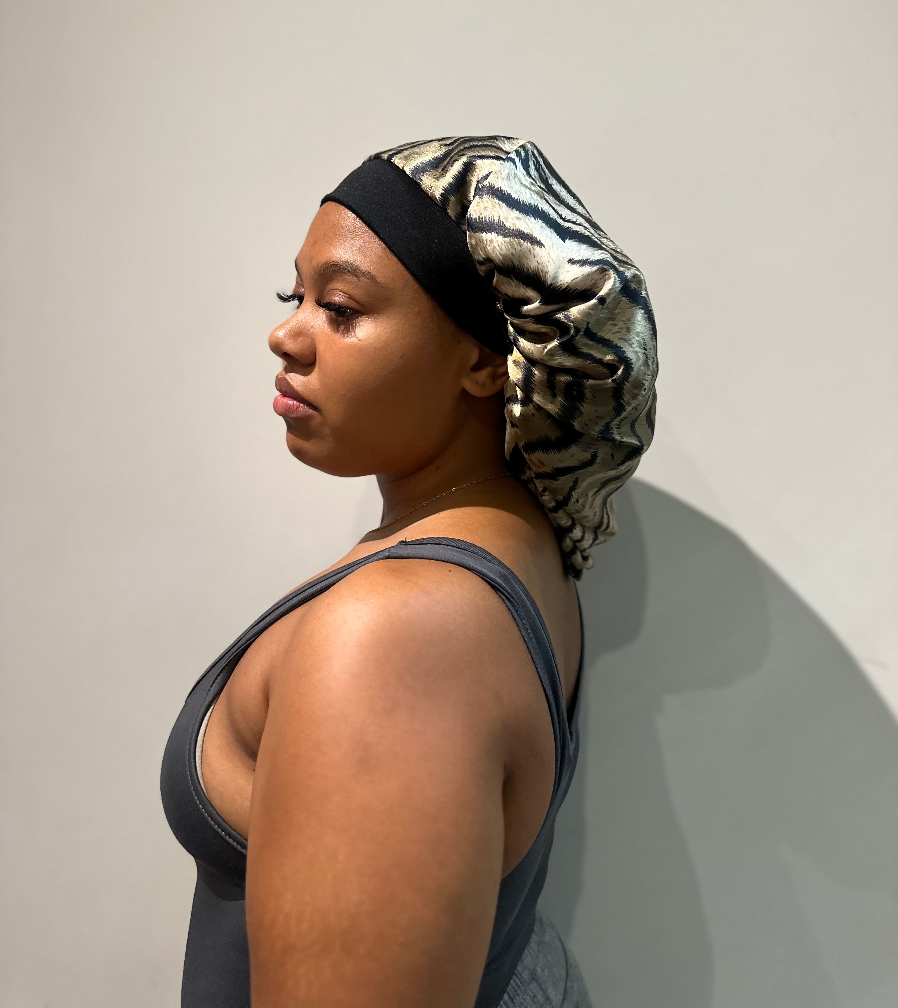 The mimi silky bonnet in leopard print gold and black